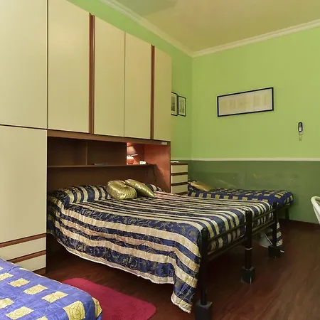 Nicole Rooms